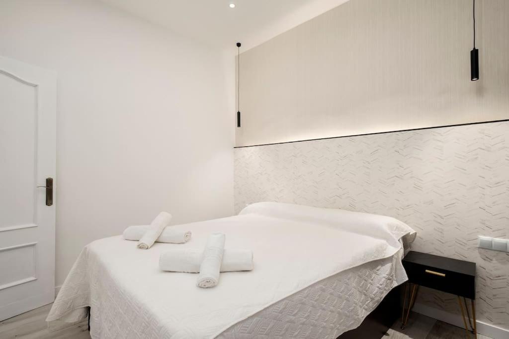 Newly Refurbished Modern 2-Bed Apartment In Heart Of Torremolinos Eksteriør bilde