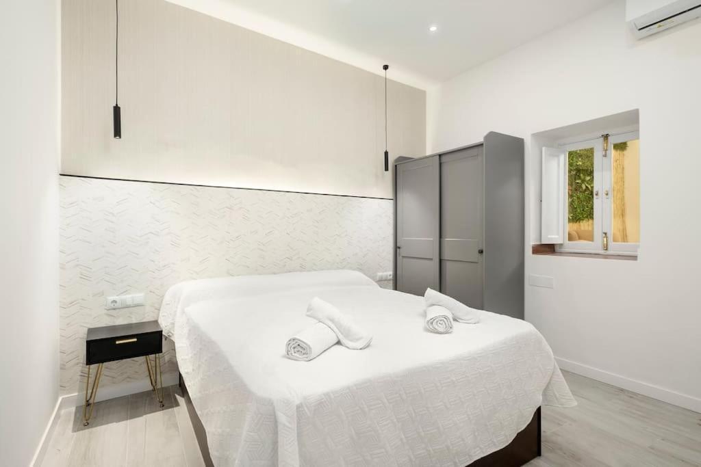 Newly Refurbished Modern 2-Bed Apartment In Heart Of Torremolinos Eksteriør bilde