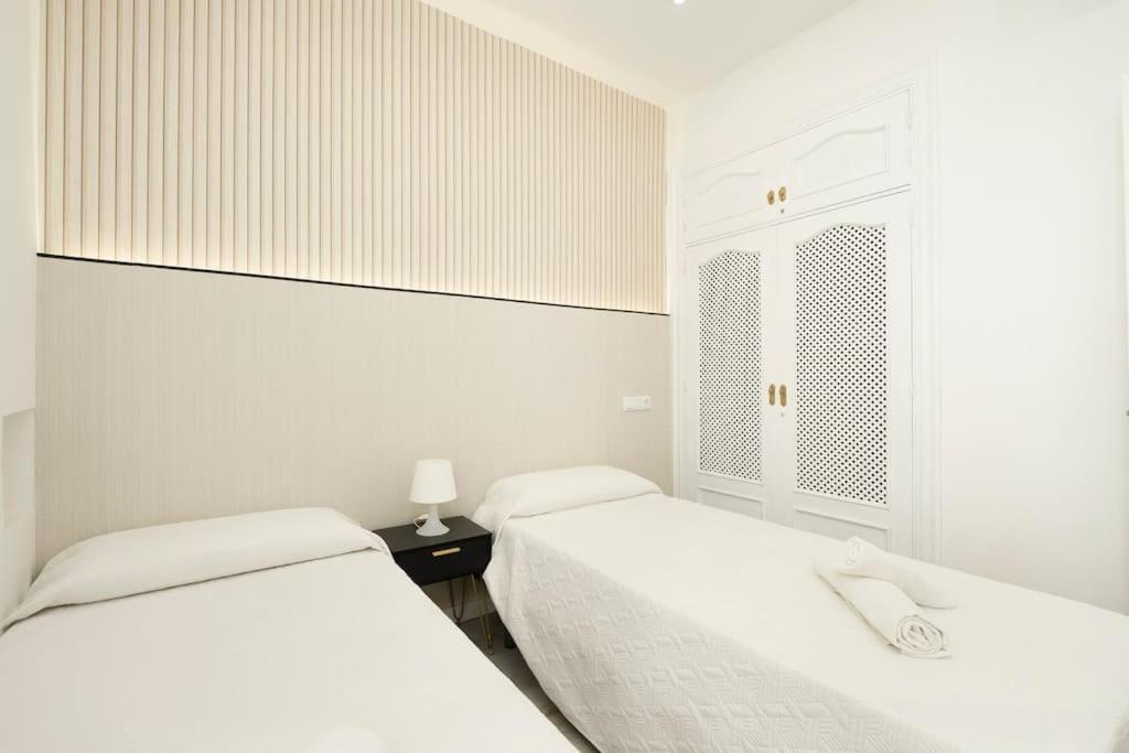 Newly Refurbished Modern 2-Bed Apartment In Heart Of Torremolinos Eksteriør bilde