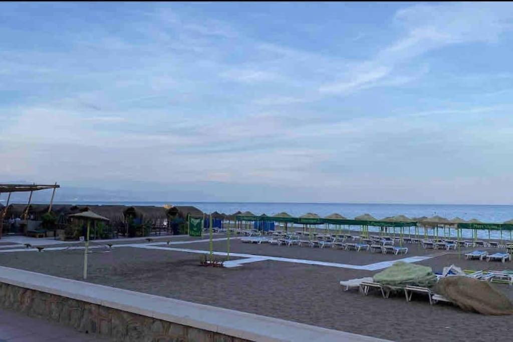 Newly Refurbished Modern 2-Bed Apartment In Heart Of Torremolinos Eksteriør bilde