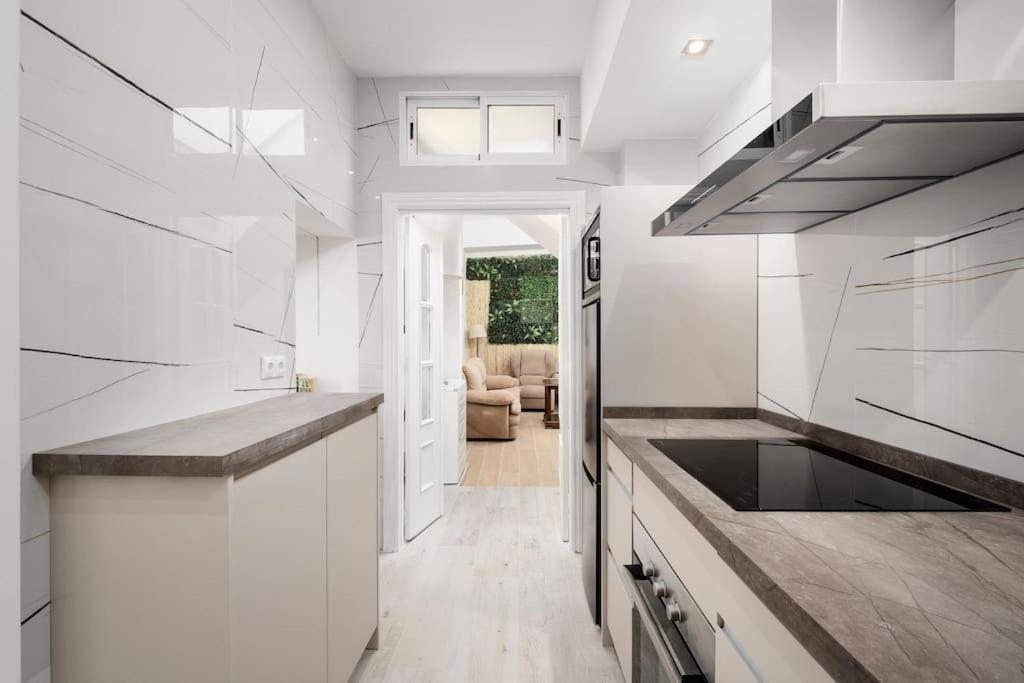 Newly Refurbished Modern 2-Bed Apartment In Heart Of Torremolinos Eksteriør bilde